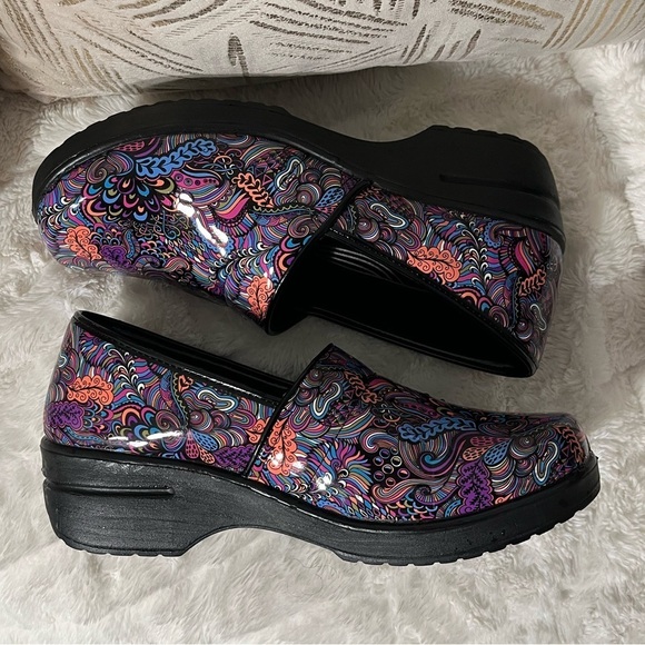 Easy Works By Easy Street Slip-On Clog - Picture 5 of 8